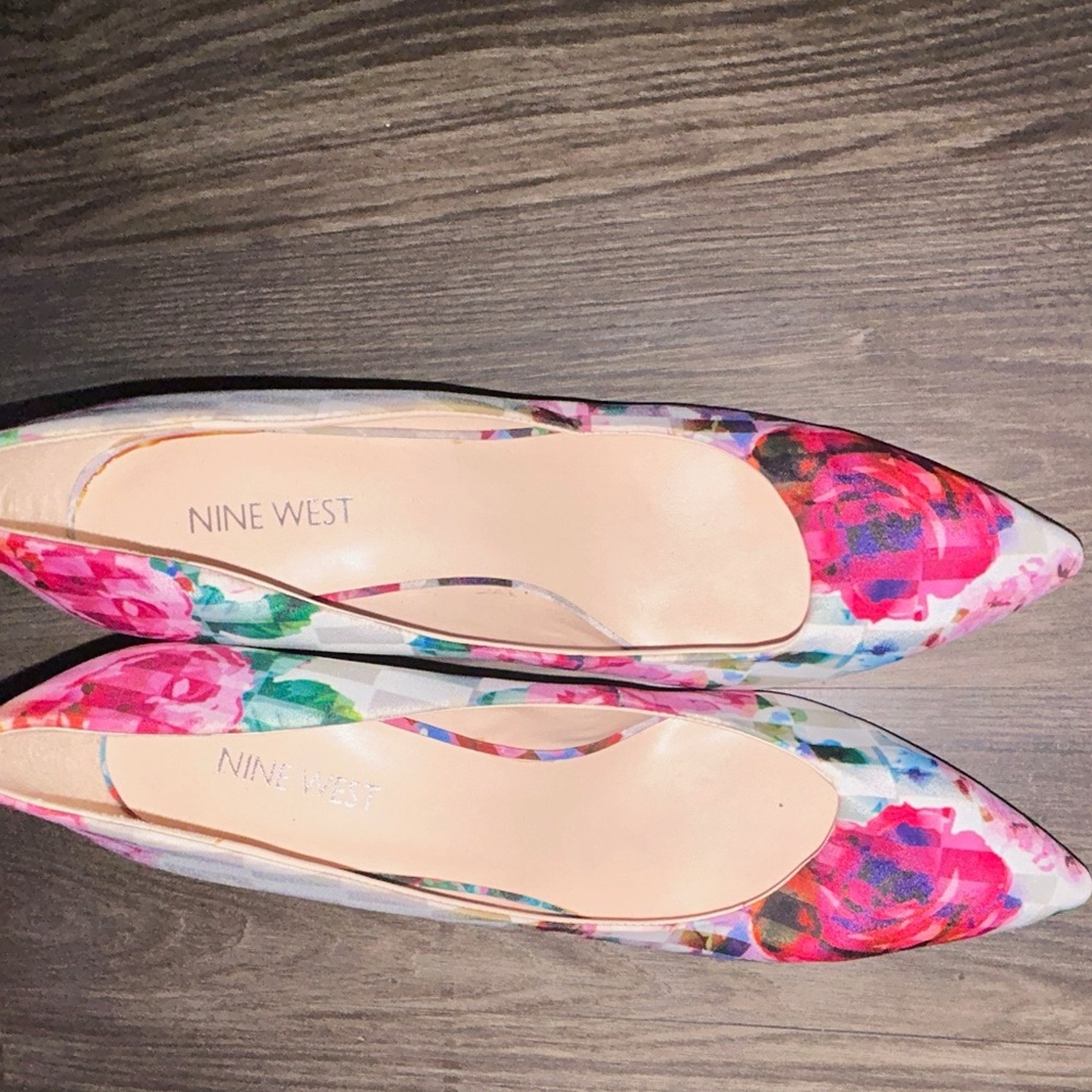 Nine West Floral pumps